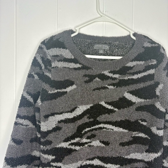 Barefoot Dreams CozyChic Seaside Crew Neck Pullover Camouflage Gray Black Soft - Picture 4 of 7